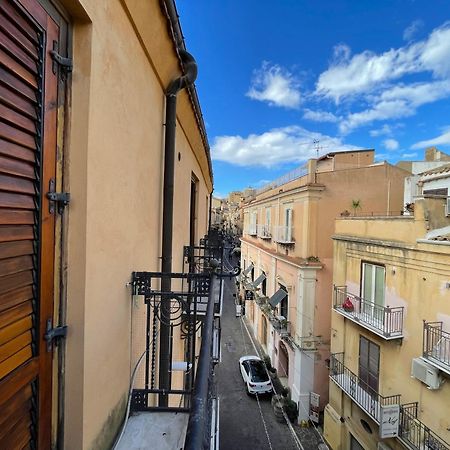 2 Apartments - Akragas Home 1 & 2 On Via Atenea City Center With View Агридженто Екстериор снимка