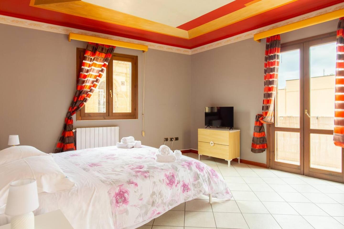 2 Apartments - Akragas Home 1 & 2 On Via Atenea City Center With View Агридженто Екстериор снимка