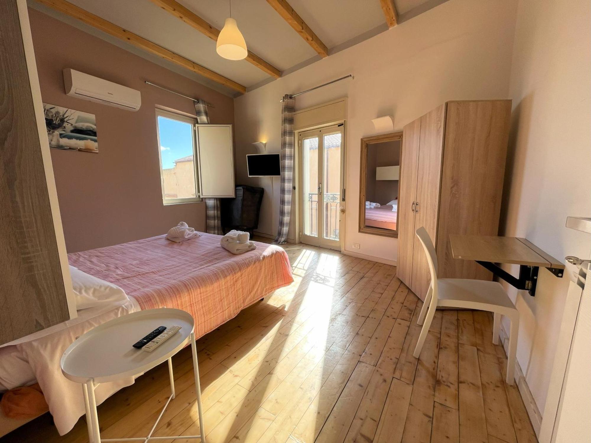 2 Apartments - Akragas Home 1 & 2 On Via Atenea City Center With View Агридженто Екстериор снимка