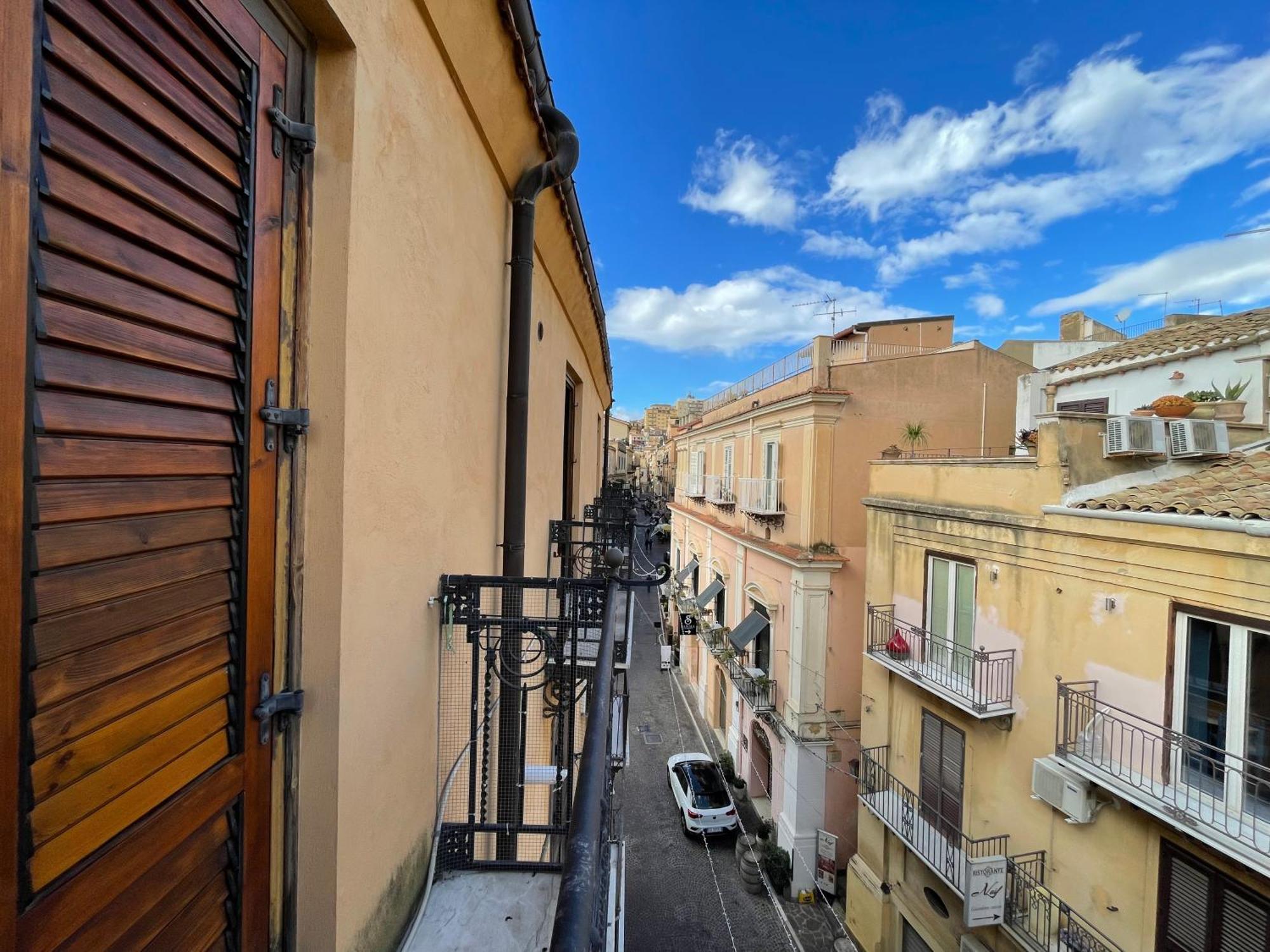 2 Apartments - Akragas Home 1 & 2 On Via Atenea City Center With View Агридженто Екстериор снимка