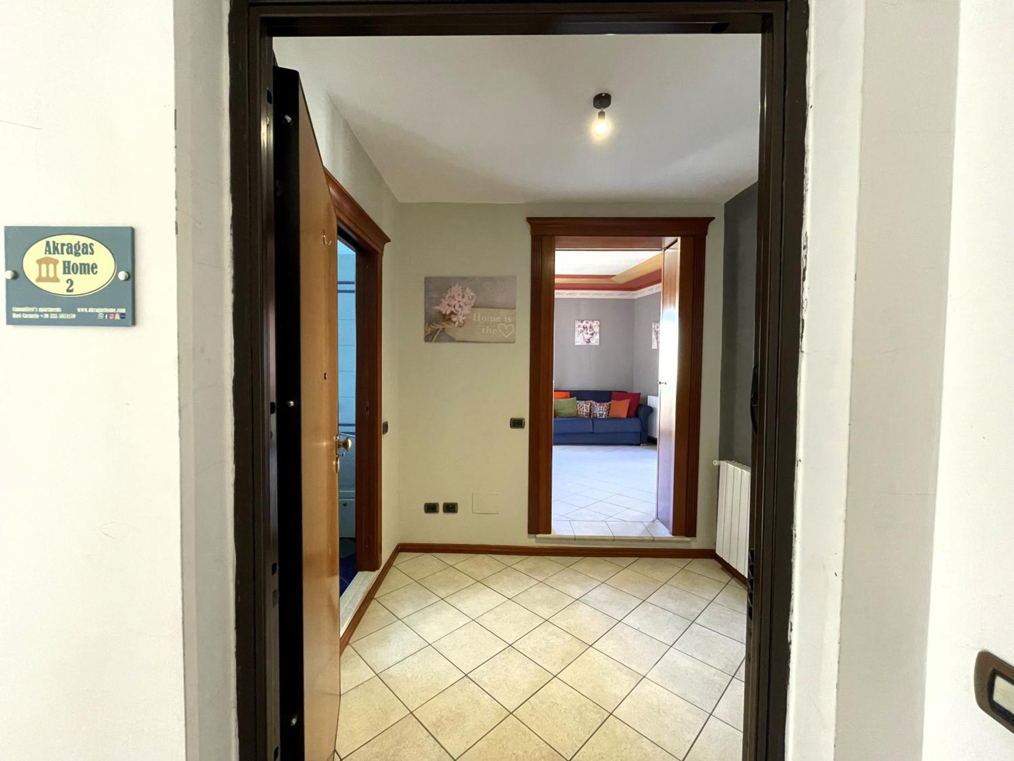 2 Apartments - Akragas Home 1 & 2 On Via Atenea City Center With View Агридженто Екстериор снимка